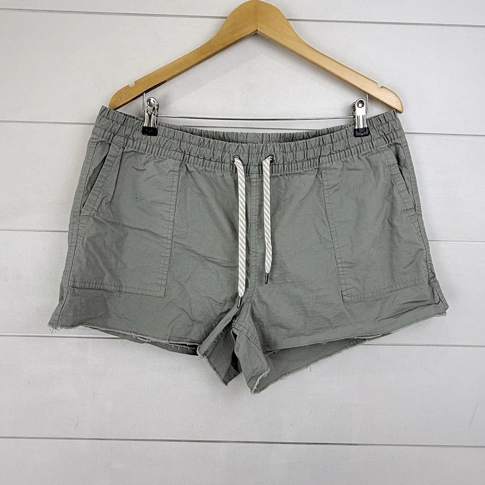 Vuori Shorts Women XL Sage Green Ripstop Raw‎ Hem Drawstring